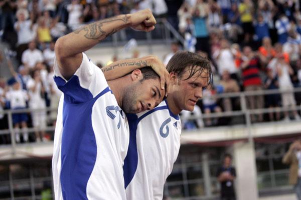 Алексей Еременко празднует забитый гол