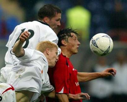 ����� ����